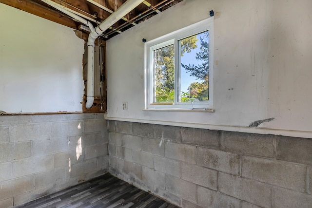 interior details with hardwood / wood-style flooring