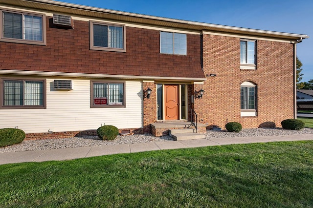 view of front of property featuring a front yard