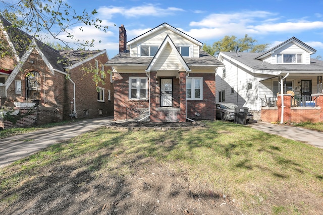 view of front of home with a front lawn