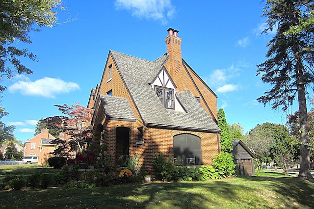 view of side of property featuring a yard