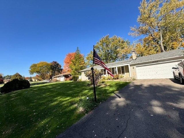 view of front of house featuring a front yard and a garage