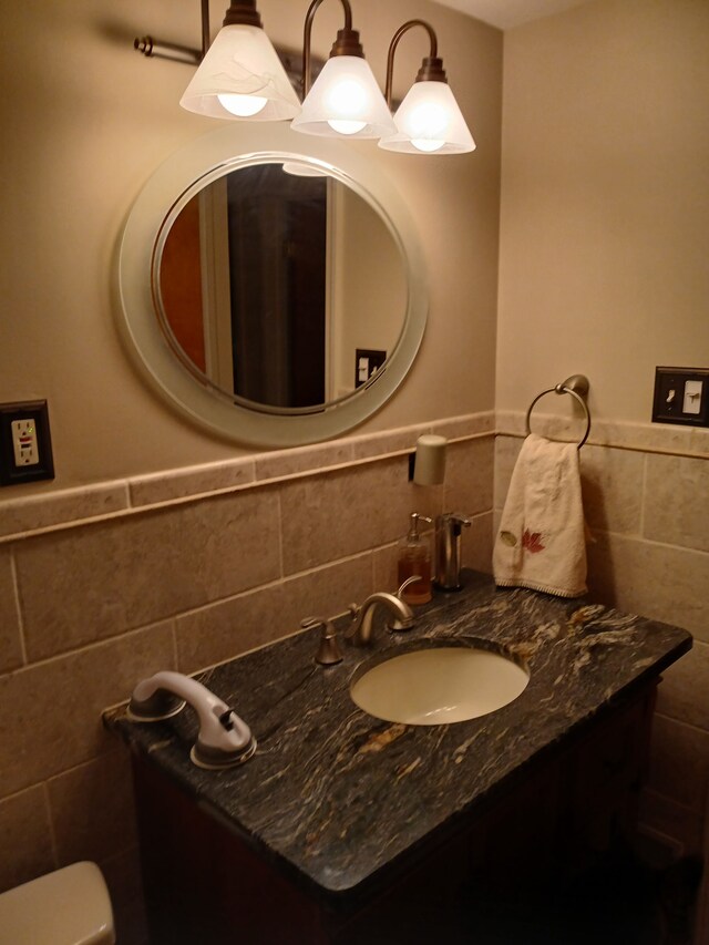 28164 Kendallwood Dr, Farmington Hills, MI 48334 - bathroom with tile walls, vanity, wainscoting, and toilet