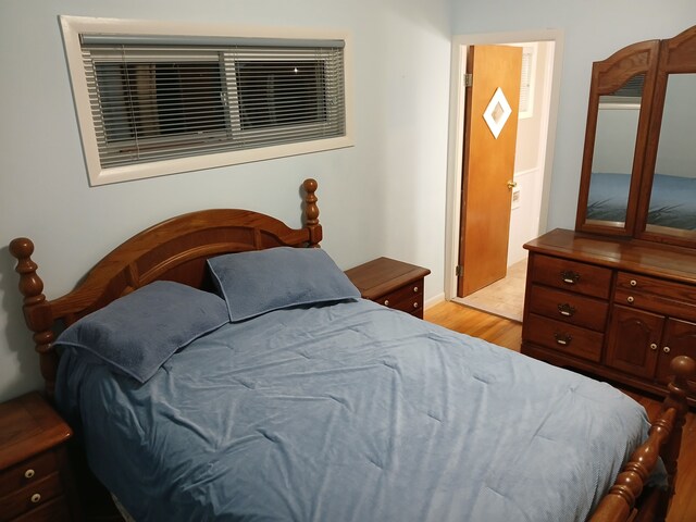 28164 Kendallwood Dr, Farmington Hills, MI 48334 - bedroom with light wood-style floors