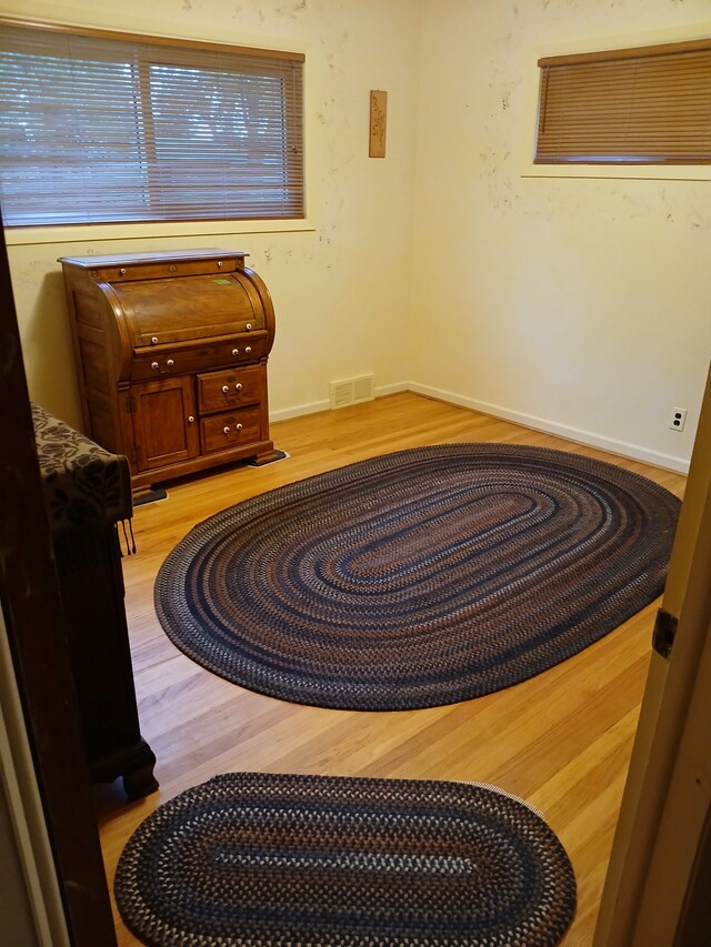 28164 Kendallwood Dr, Farmington Hills, MI 48334 - sitting room featuring light wood-style flooring and baseboards