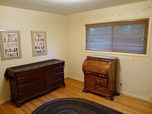 28164 Kendallwood Dr, Farmington Hills, MI 48334 - bedroom featuring light wood-style flooring and baseboards