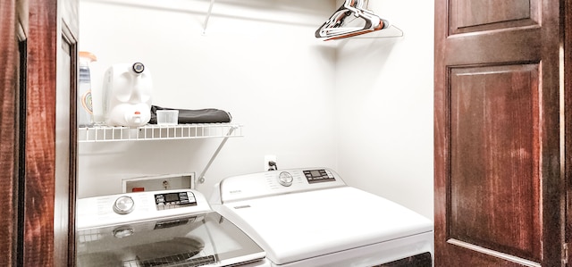 laundry room featuring washer and clothes dryer