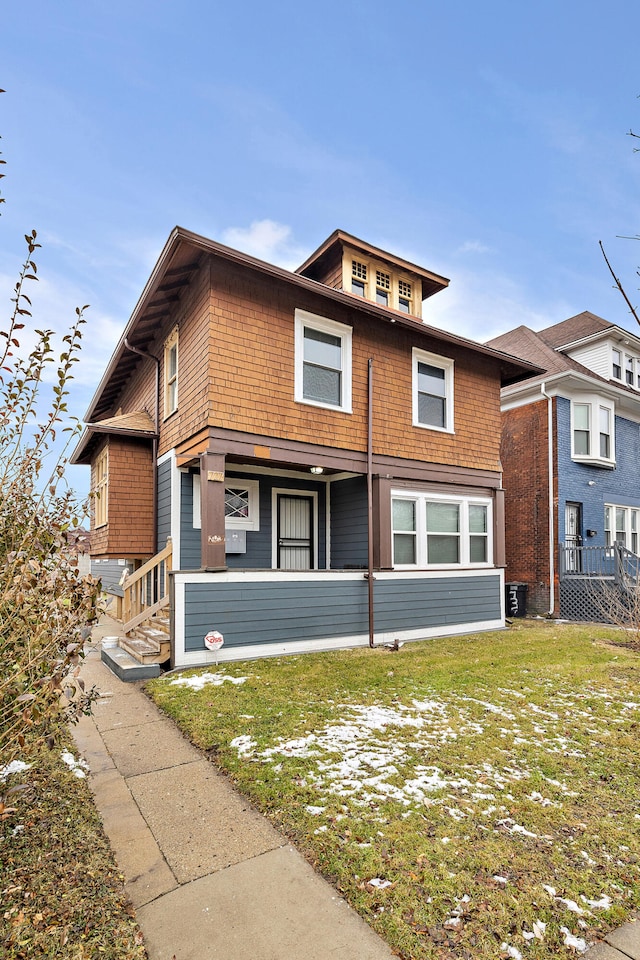 view of front of home with a front lawn