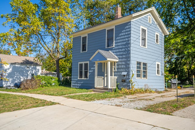 view of front of property with a front lawn