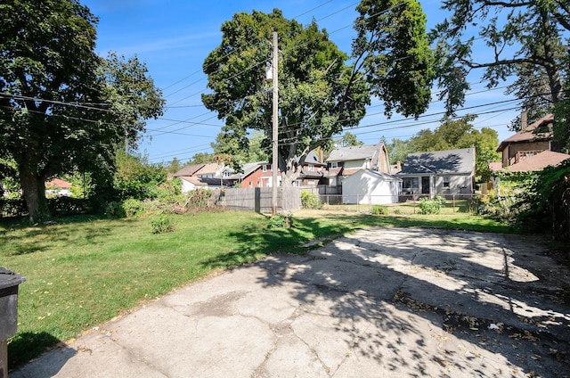 view of yard featuring a patio area