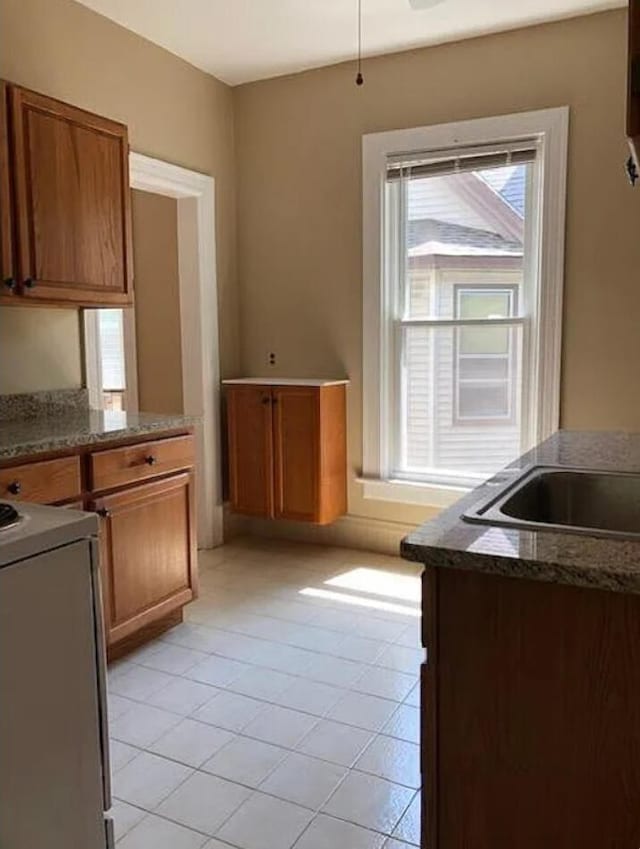 kitchen with range, ceiling fan, and light tile patterned flooring