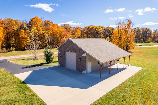 view of community featuring a garage and a lawn