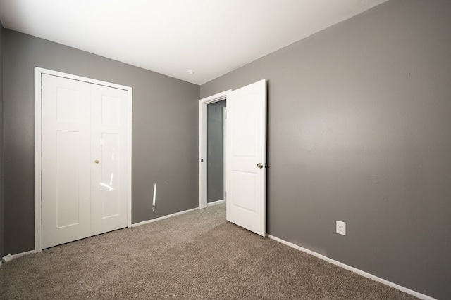 unfurnished bedroom with carpet flooring and a closet