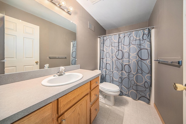 bathroom featuring a shower with curtain, vanity, and toilet