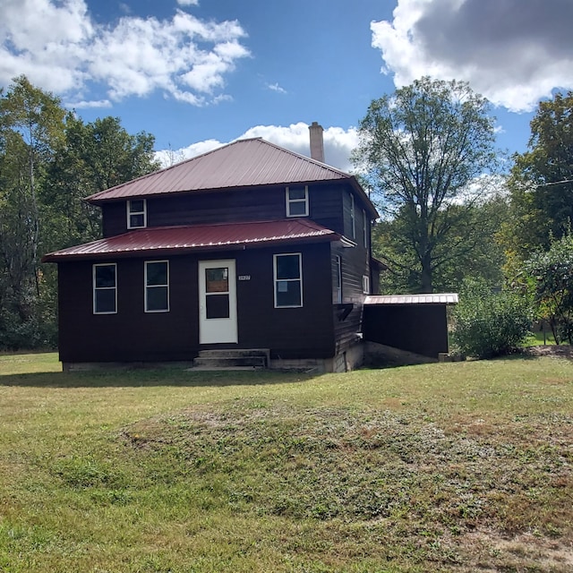 view of front of house with a front lawn