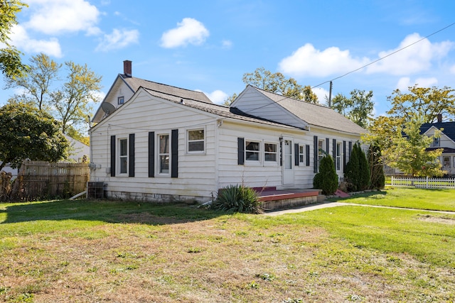 view of front of home with a front lawn