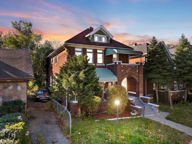 view of front of property with a lawn