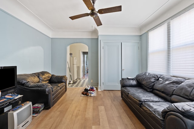 living room featuring light hardwood / wood-style floors and ceiling fan