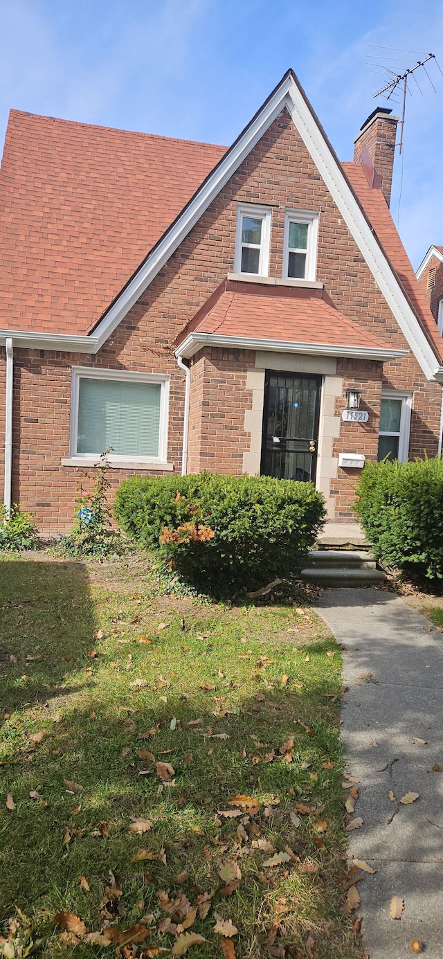 view of front of home with a front yard