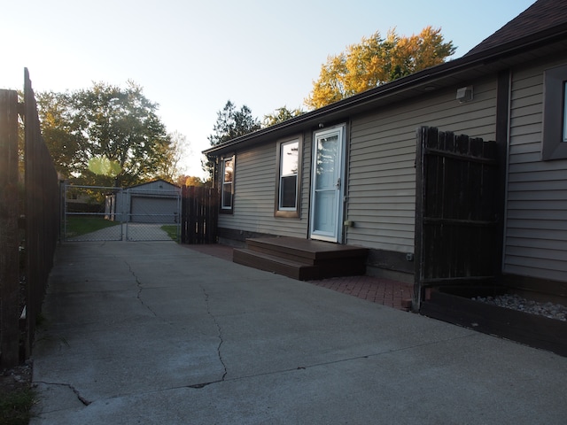 view of side of home featuring an outdoor structure and a garage