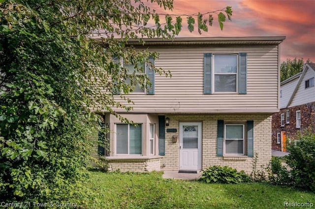 view of front of house with a lawn