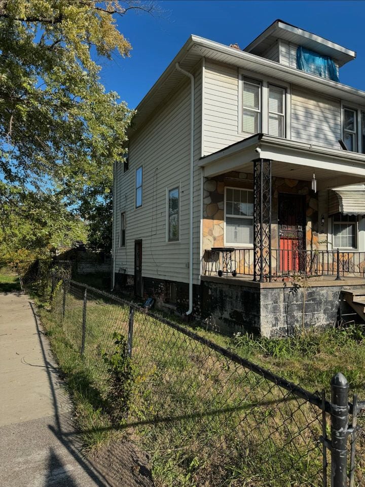 6028 Seminole St, Detroit, MI 48213 - view of front facade featuring covered porch