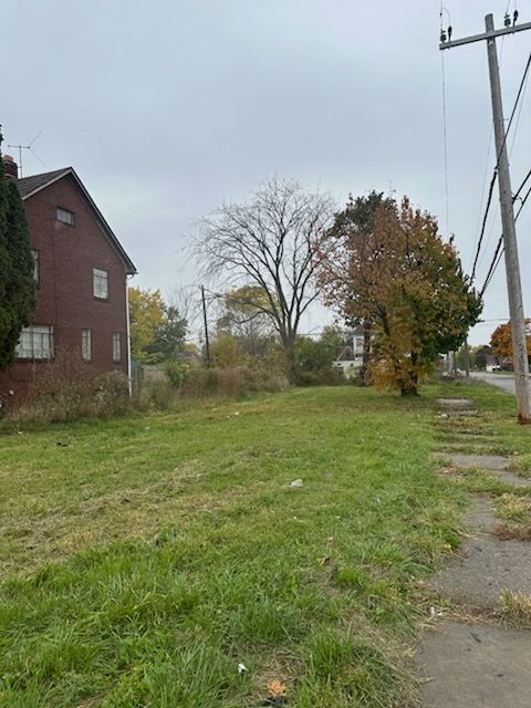 Listing photo 3 for 5813 Chalmers St, Detroit MI 48213