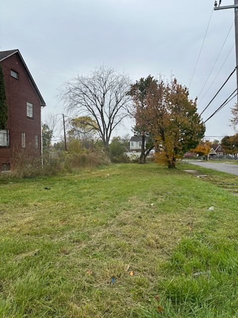 Listing photo 2 for 5813 Chalmers St, Detroit MI 48213