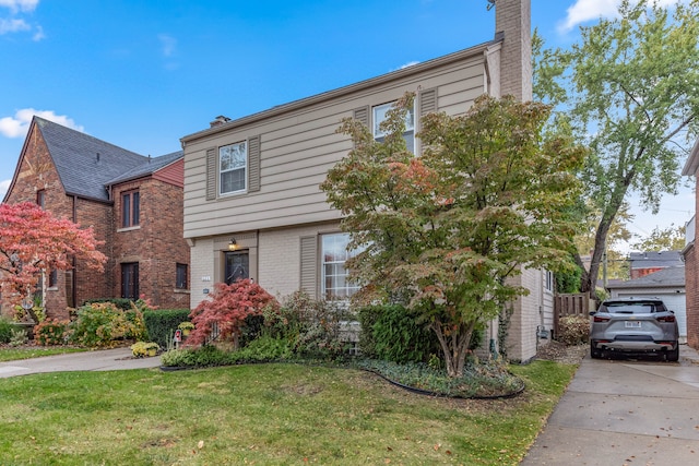 view of front of home featuring a front yard