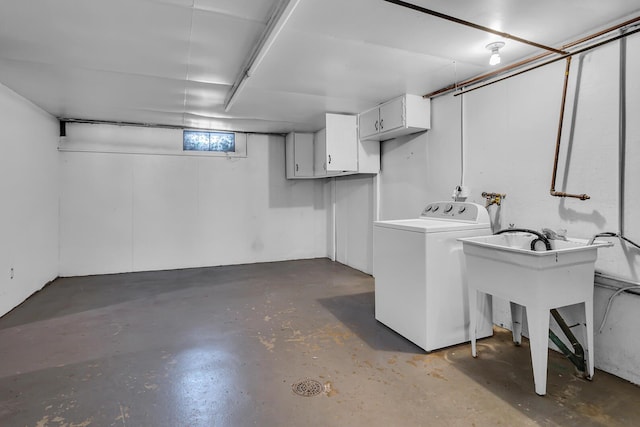 basement featuring washer / clothes dryer