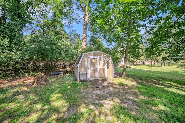 view of outbuilding featuring a yard