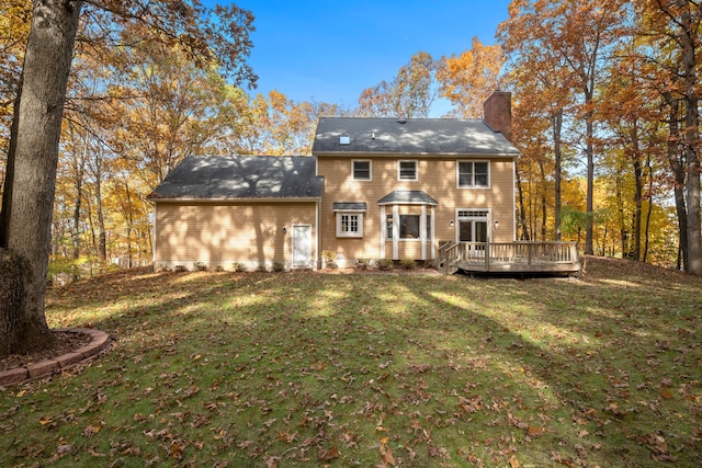 view of front of property featuring a deck and a front lawn