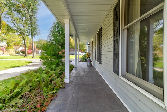 view of patio / terrace with covered porch