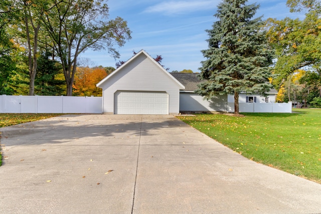 view of front of home featuring a front yard and a garage