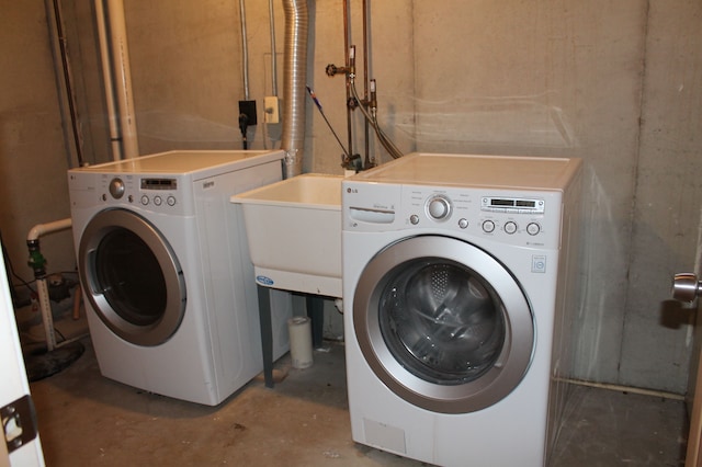 laundry room featuring washer and clothes dryer