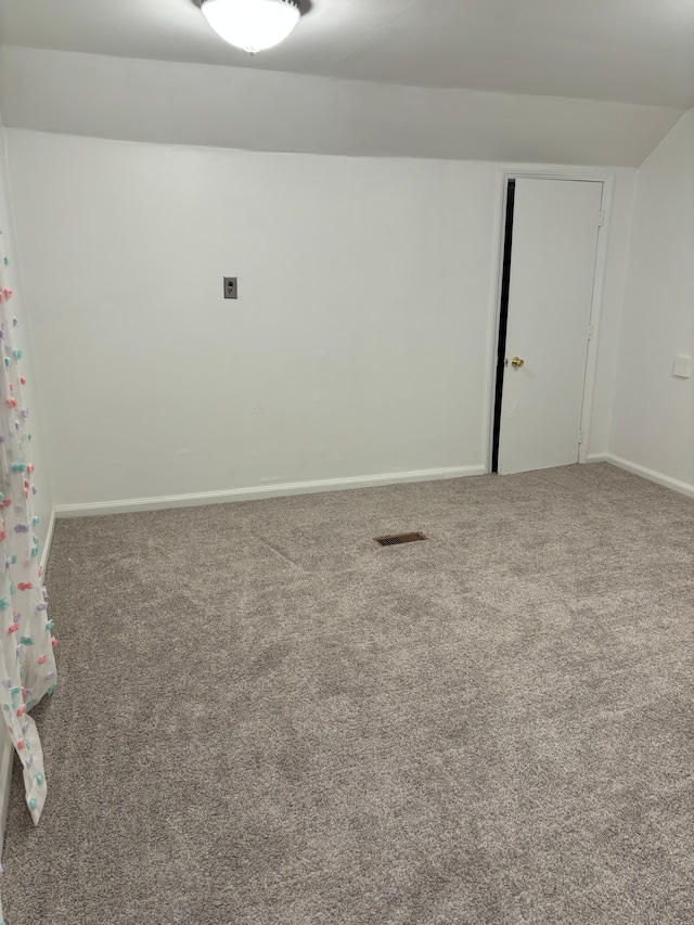 unfurnished room with carpet