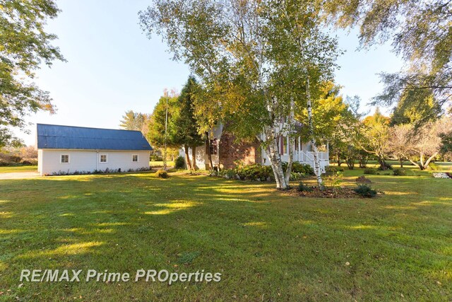 10300 Lange Rd, Birch Run, MI 48415 - view of grassy yard