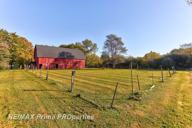 10300 Lange Rd, Birch Run, MI 48415 - view of yard featuring a barn, an outdoor structure, and a view of countryside