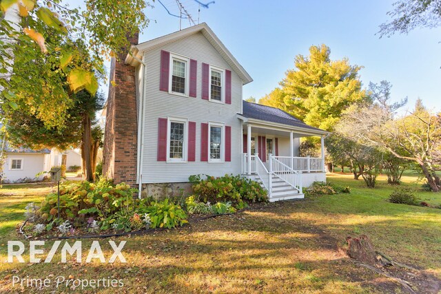 view of front of property with a porch and a front yard