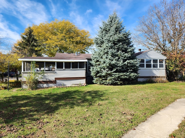 Listing photo 3 for 54 Riverview Dr, Erie MI 48133