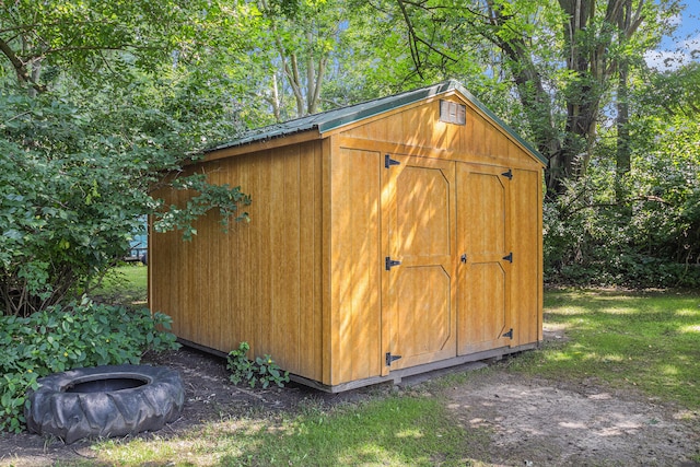 view of outbuilding