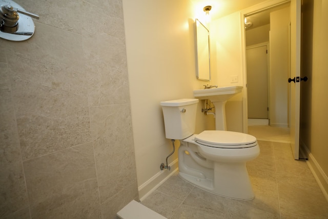 bathroom featuring tile patterned floors, toilet, and baseboards