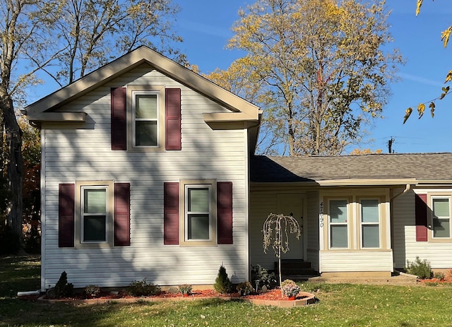 view of front of house featuring a front yard