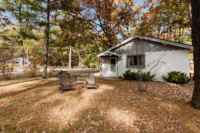2001 Chippewa St, Traverse City, MI 49686 - view of yard