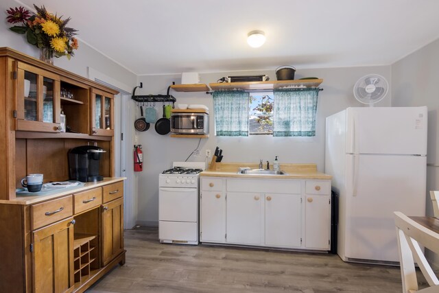 2001 Chippewa St, Traverse City, MI 49686 - dining space with light wood-type flooring and sink