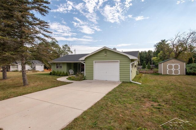 4029 Cobblestone Ct, Beaverton, MI 48612 - ranch-style house with an attached garage, driveway, and a front yard