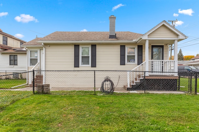 view of front of home with a front lawn