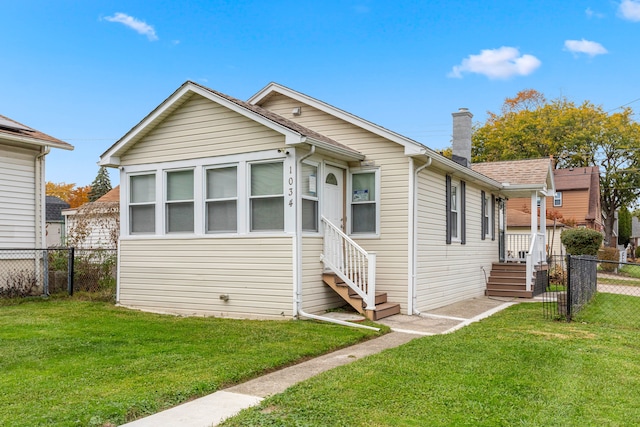 view of front of house featuring a front yard