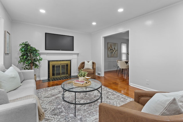 living room featuring hardwood / wood-style flooring and crown molding