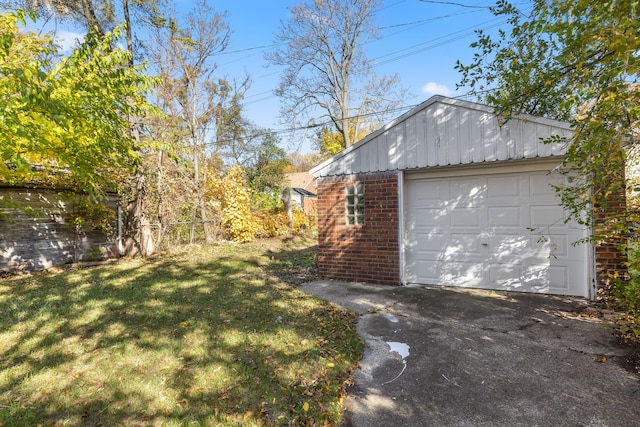 exterior space featuring a lawn