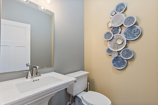 bathroom featuring toilet and sink